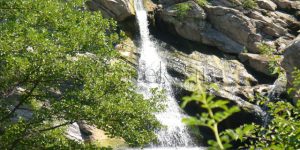 Капиновски водопад, до Капиновски манастир, област Велико Търново