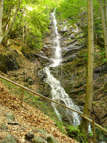 Водопад Скаловитец или Скаловитско дере в близост до Костенец