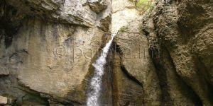 Водопад Момин скок – Еменска (Негованска) екопътека, в близост до Велико Търново