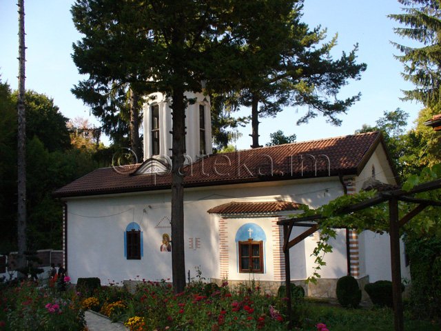 Дивотински манастир Св. Троица, в близост до Банкя, на 24км. от София