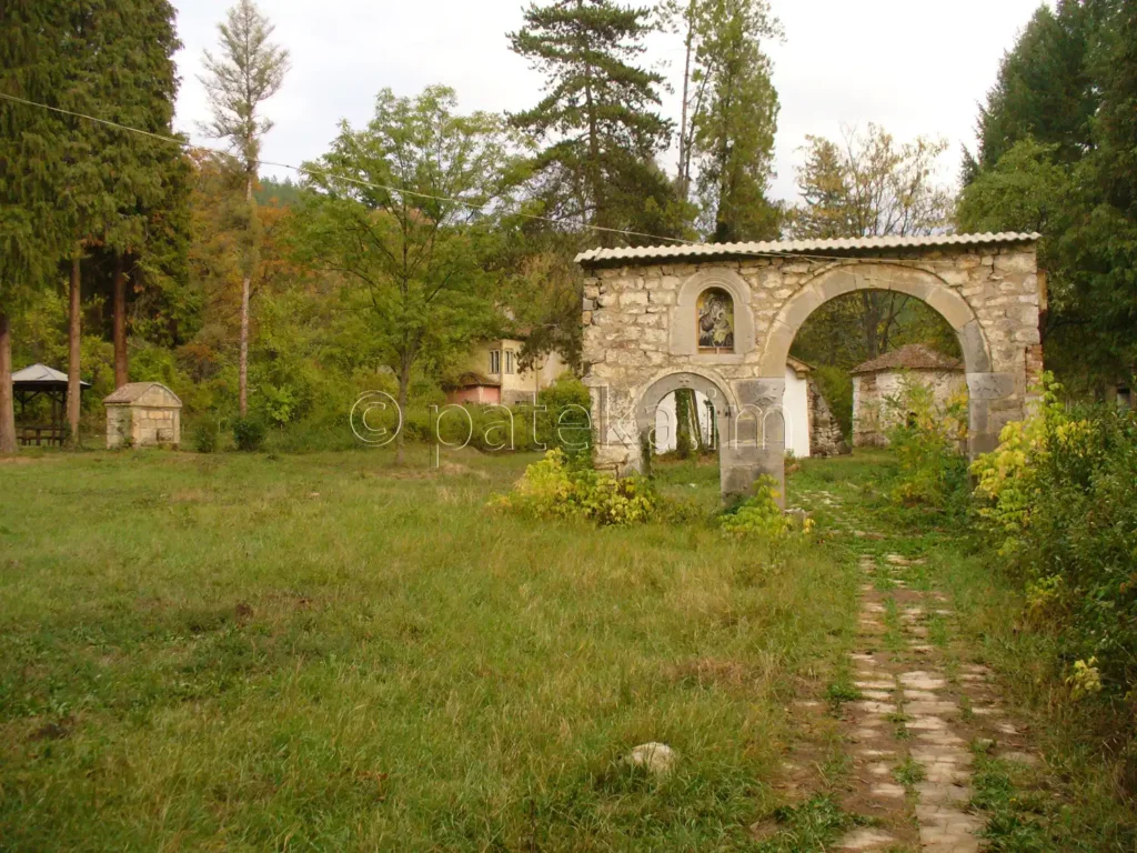 Искрецкият манастир през 2012г.