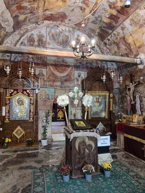 Църквата Успение Богородично в Искрецкия манастир