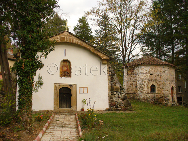 Искрецки манастир Успение Богородично, село Искрец, на 45км. от София