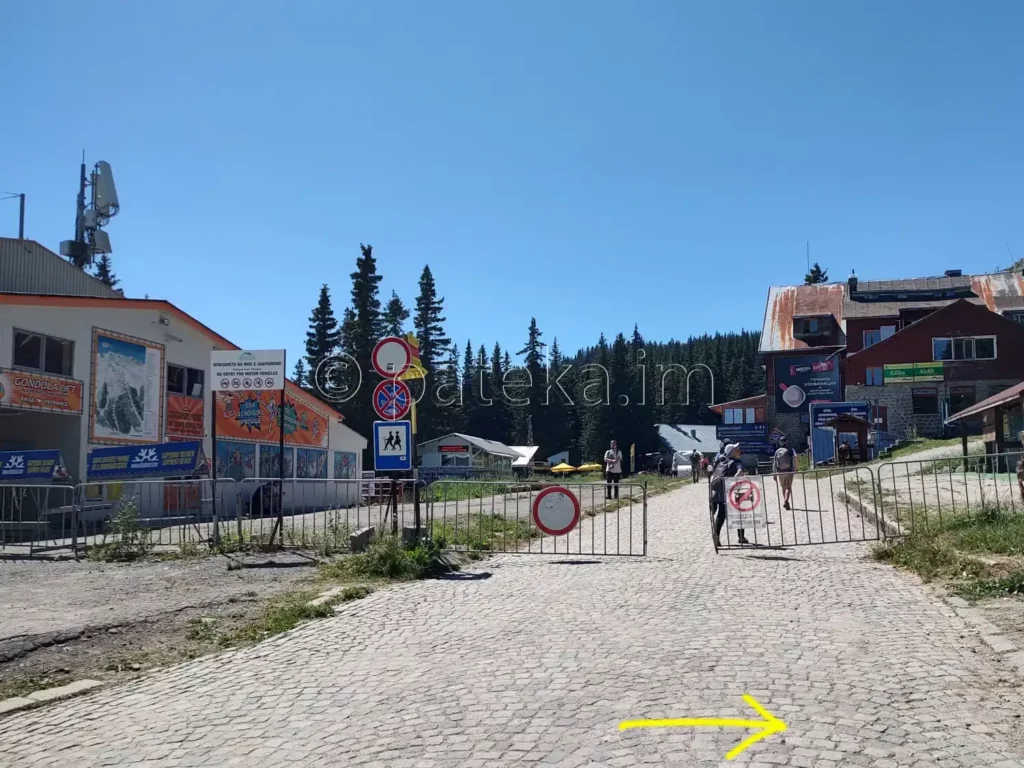 Началото на зимния маршрут за Черни връх при хижа Алеко