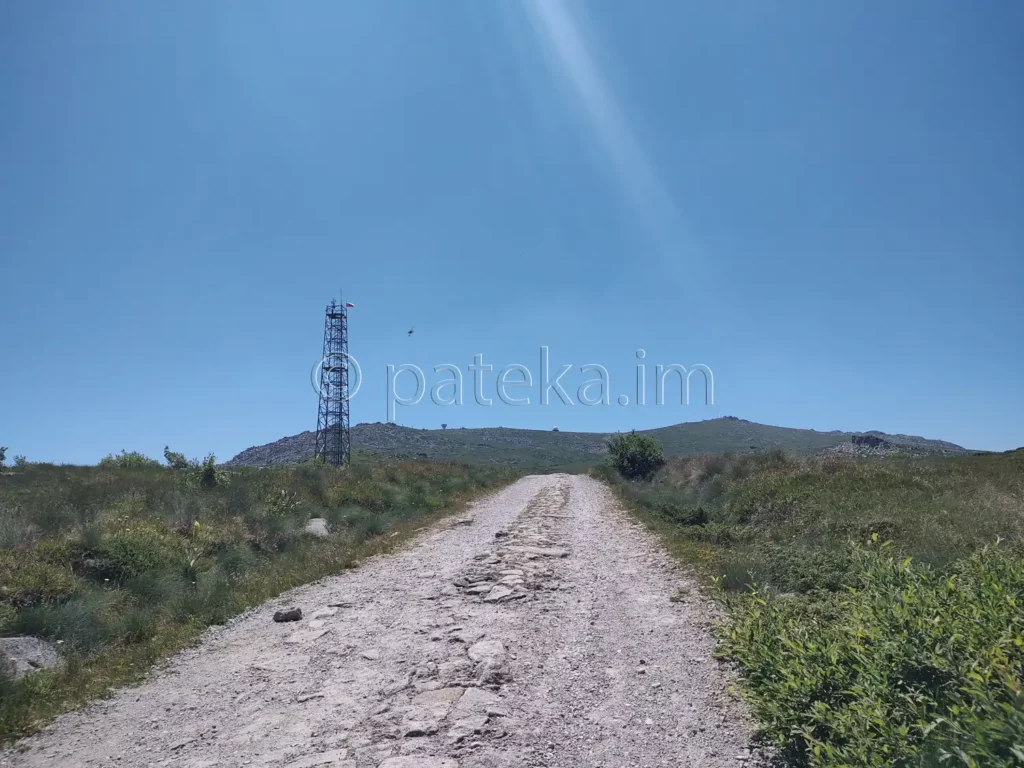 По маршрута за Черни връх от хижа Алеко