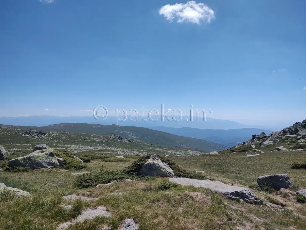 Гледка от Черни връх към Рила
