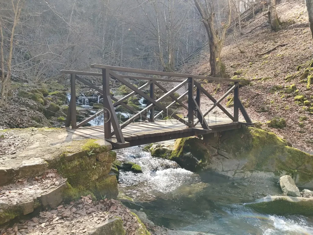 Мост над р.Козница по маршрута на екопътека Под пръските на водопада към водопад Скока Тетевен
