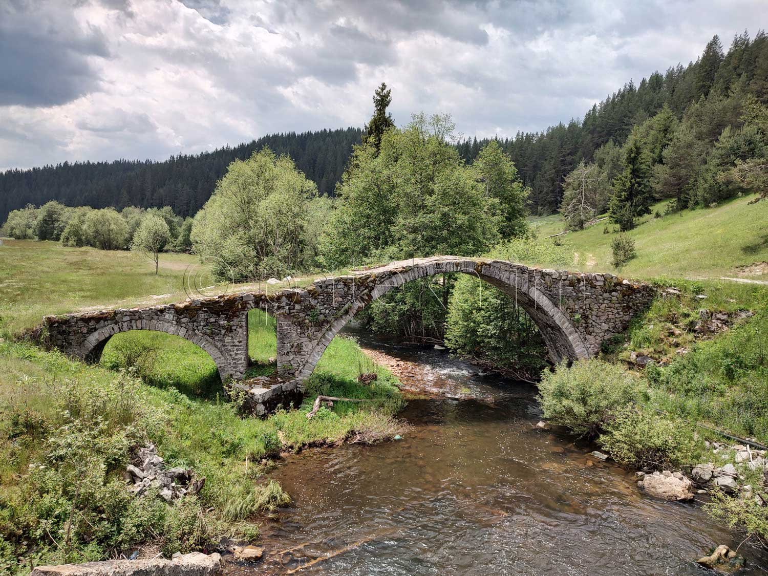 Римски мост Кемера край село Змеица, на 32км от Девин