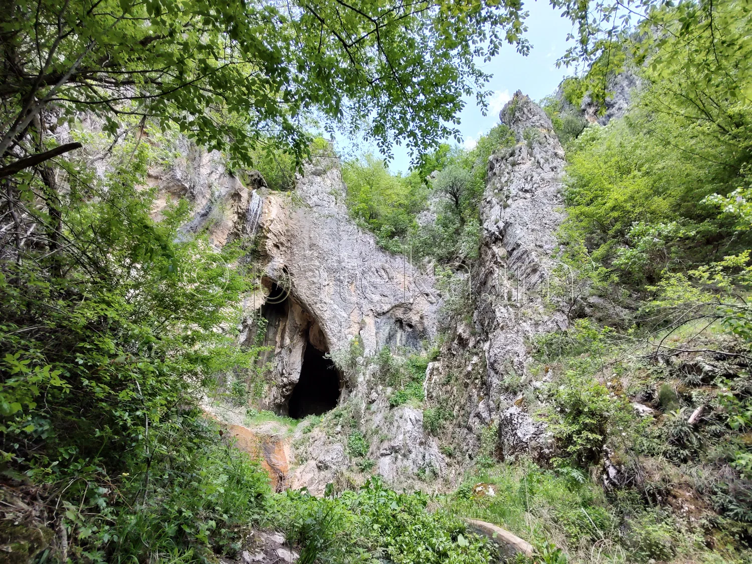 Водопад Скочи вода и пещера Водната пещ 19