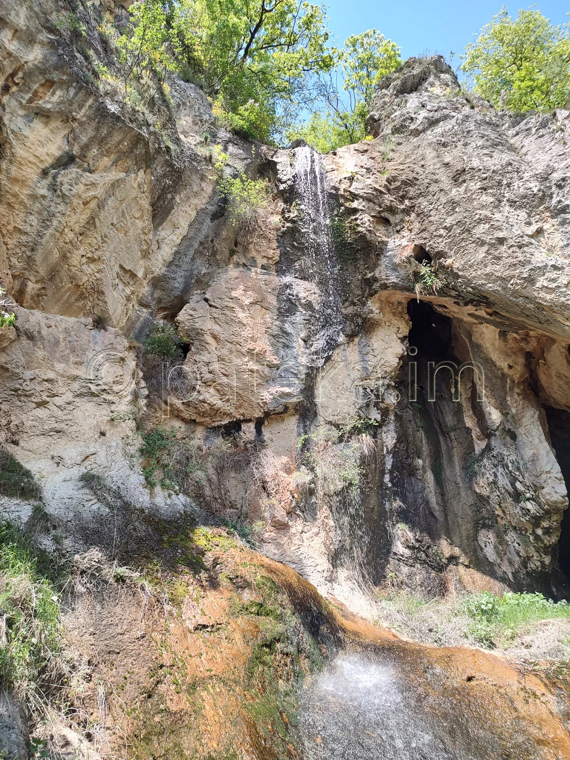 Водопад Скочи вода и пещера Водната пещ 20