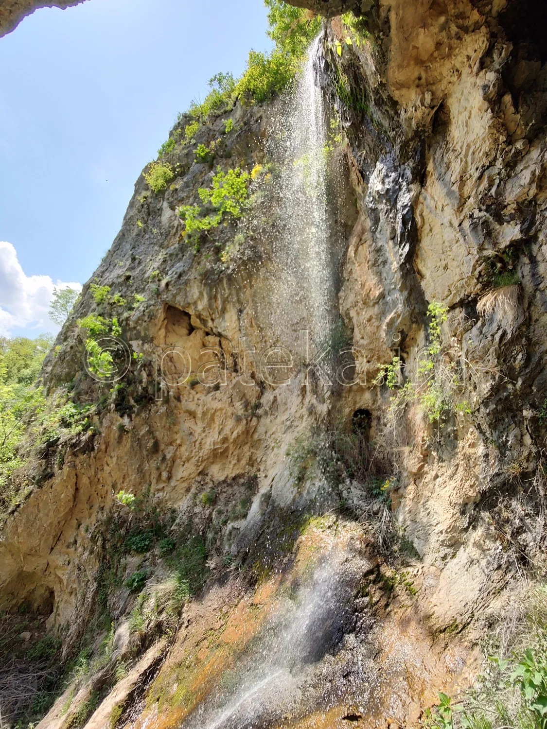 Водопад Скочи вода и пещера Водната пещ 22