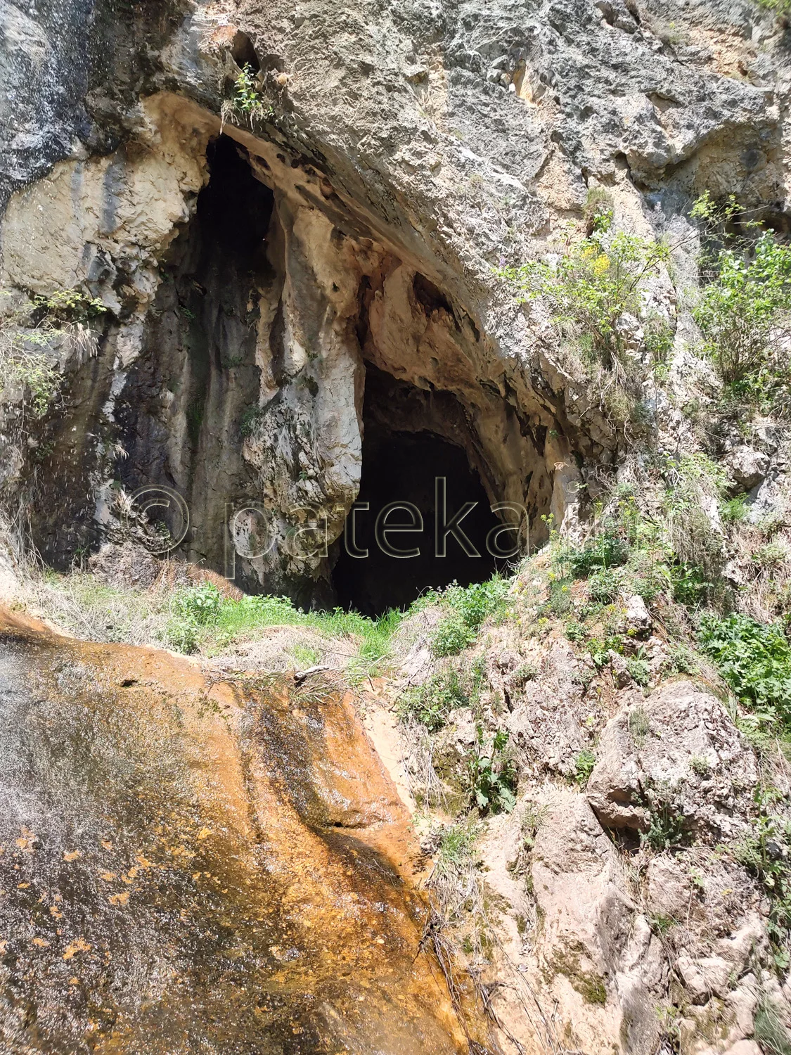 Водопад Скочи вода и пещера Водната пещ 24