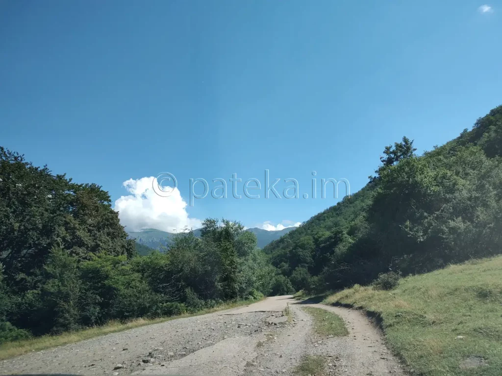 Черният път към екопътека Бяла река