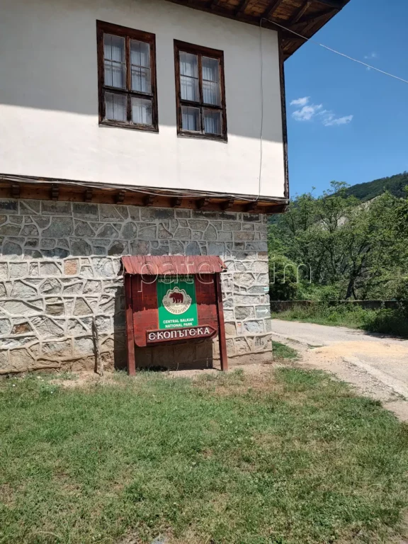 Манастир Рождество Богородично Калофер по пътя за екопътека Бяла река