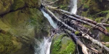 Лешнишки водопад, на 40 мин пеша от хижа Беласица, на 9 км от Петрич, на 190 км от София