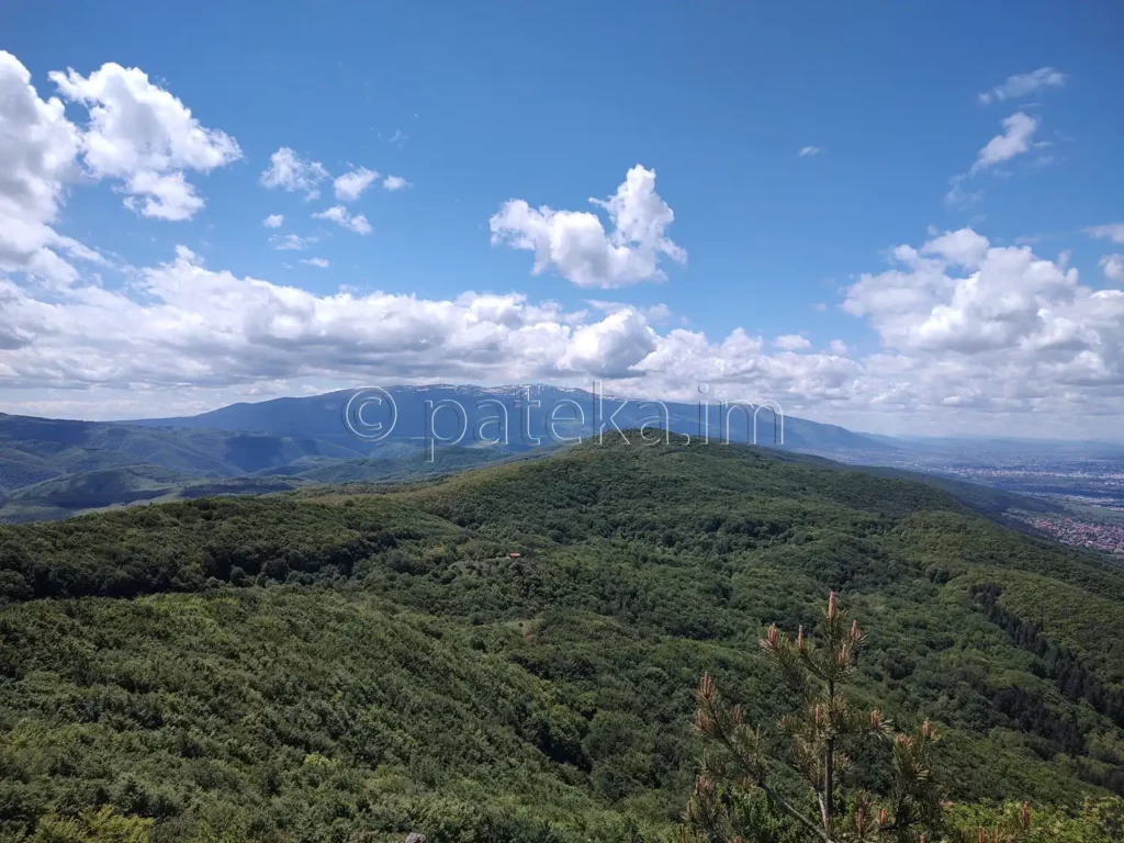 Гледка към Витоша от връх Половрак над Лозен
