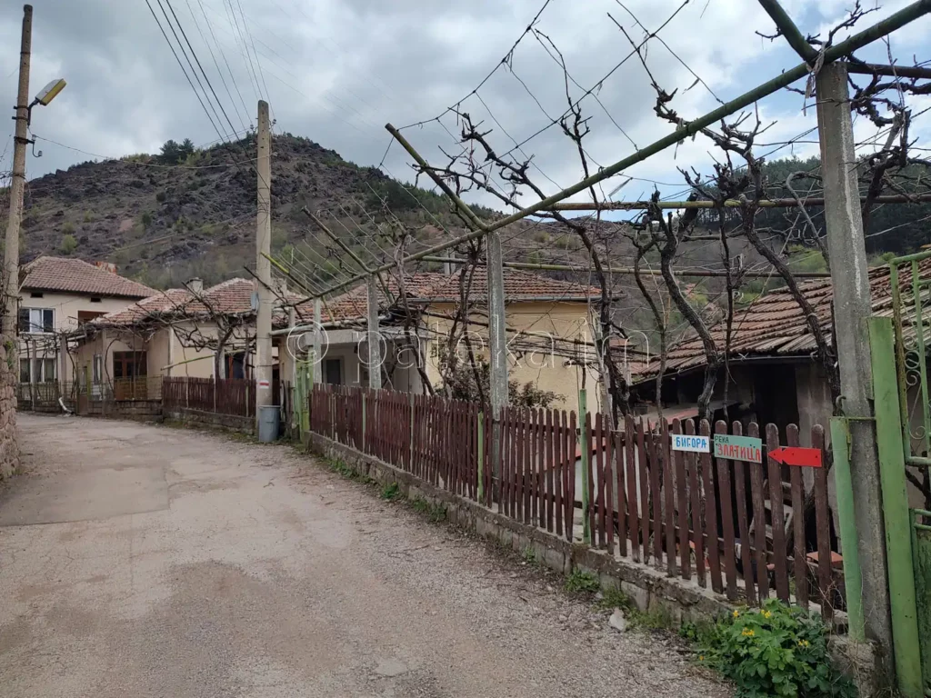 Село Зверино - началото на маршрута към водопад Бигора
