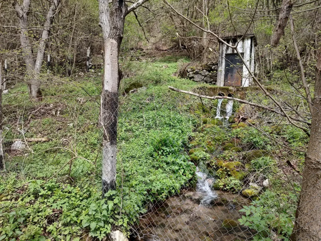 Водохващане в близост до водопад Бигора над село Зверино