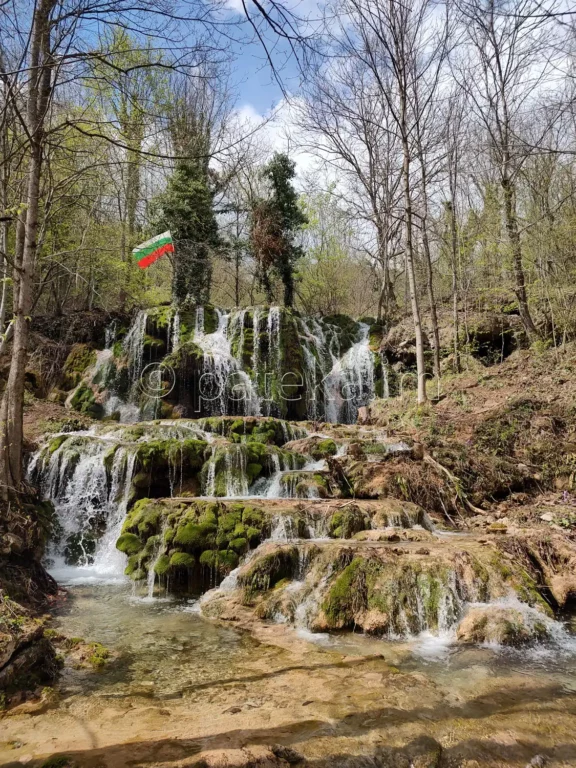 Водопад Бигора край с. Зверино