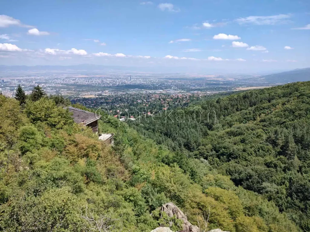Гледката към София от Алековата скала на Витоша