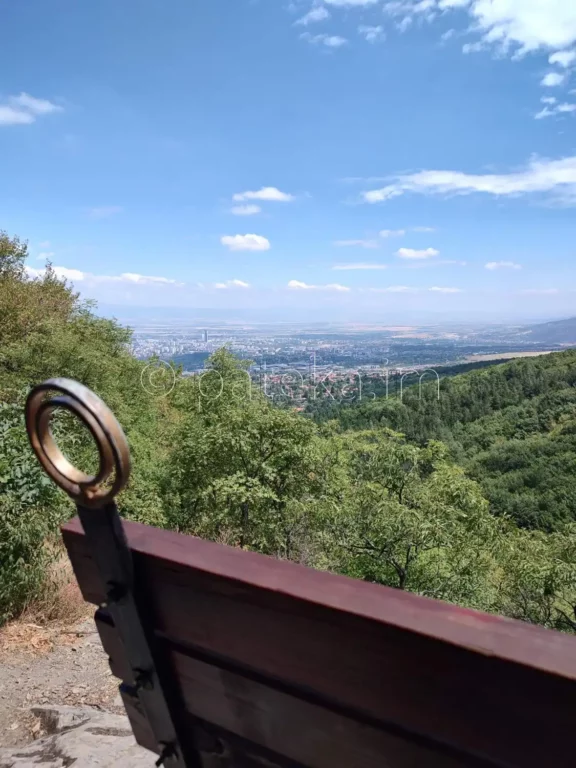 Гледката към София по маршрута за Долния Алеков водопад над Драгалевци
