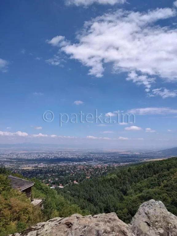 Гледката към София от Алековата скала на Витоша