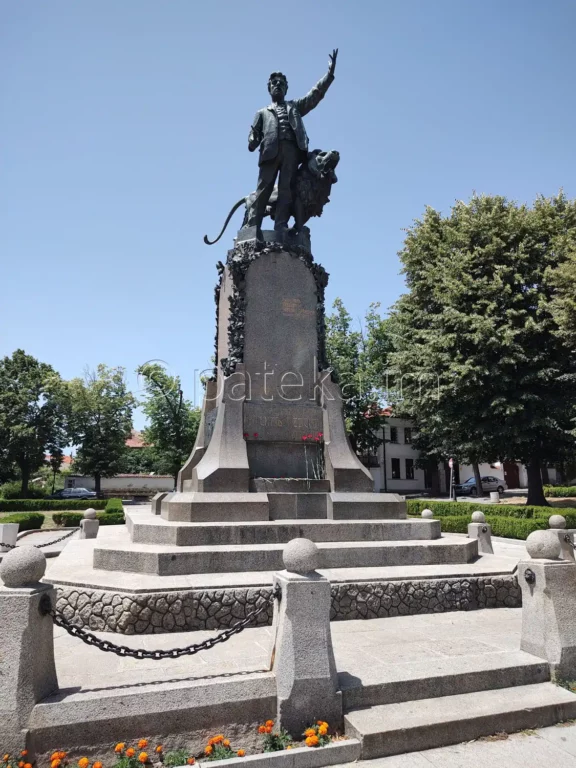 Паметника на Васил Левски в Карлово