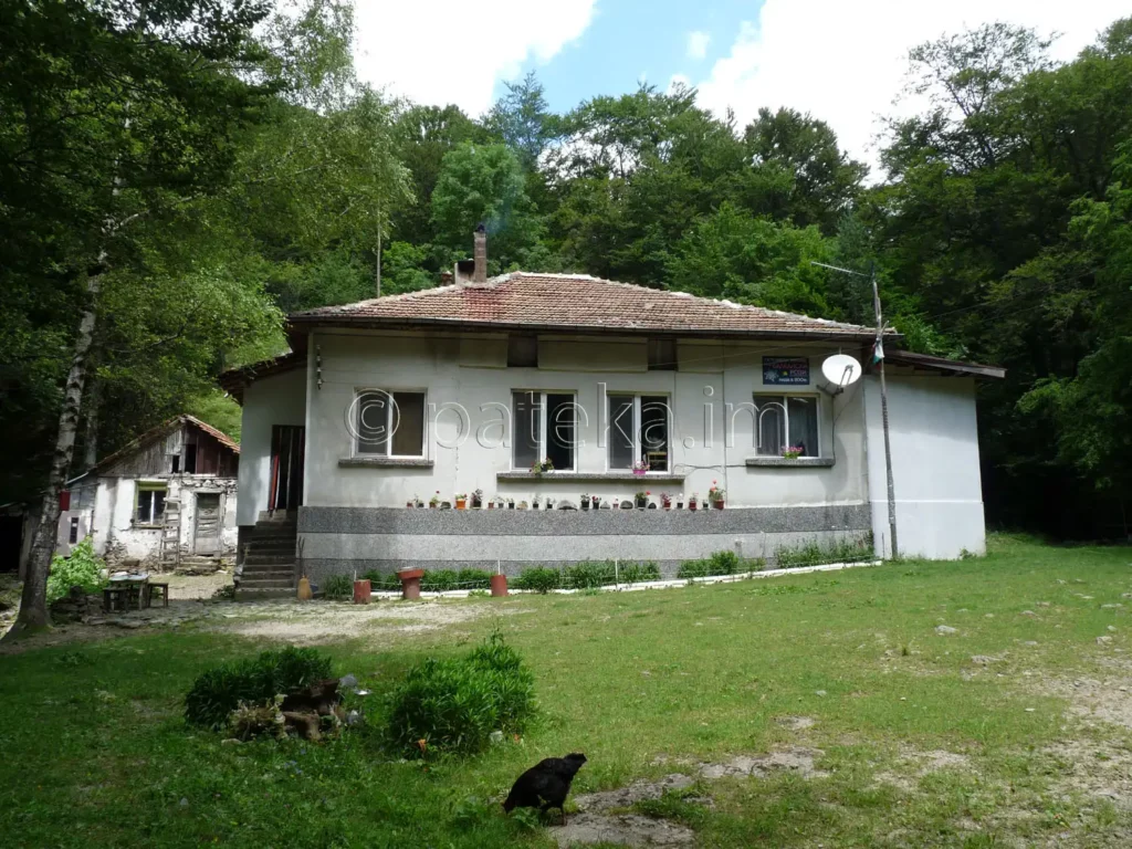 Хижа Балкански рози