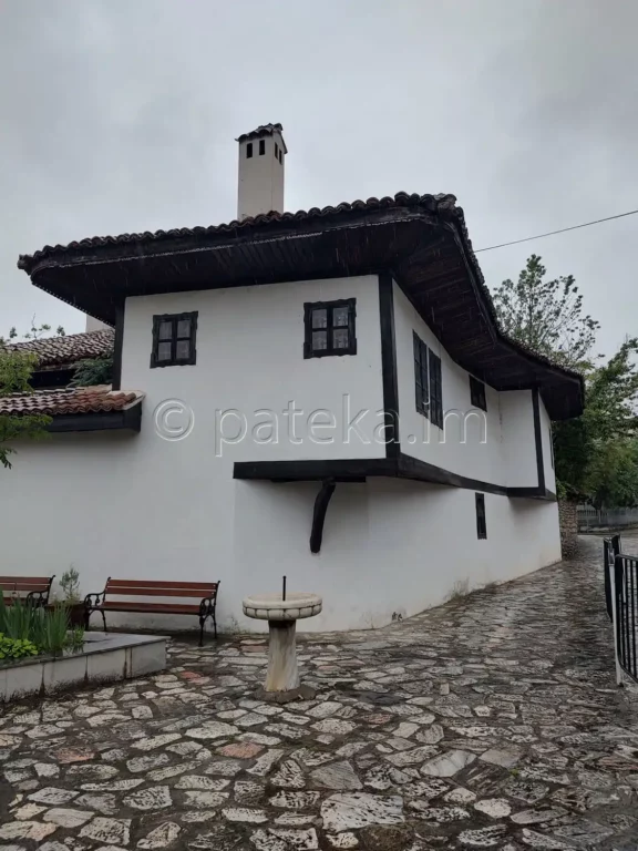 Фасадата на Ипеклийската къща, в която е разположена къща музей на Иван Вазов в Берковица