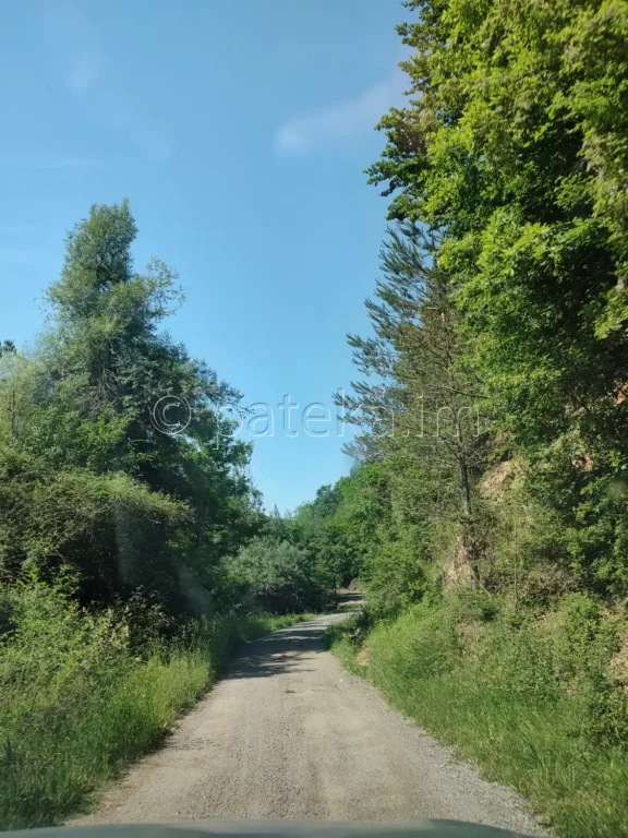 Пътят към Смоличански водопад Св. Анна след с. Ваксево