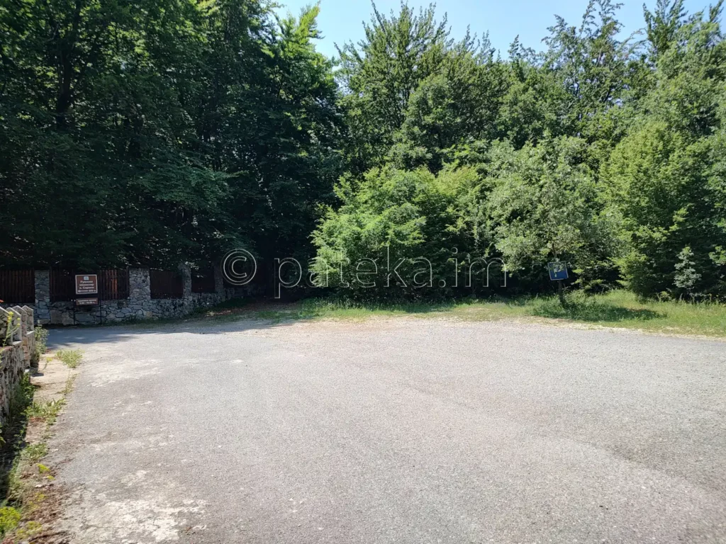 Паркинг при параклис Всички Светии на Руенския манастир