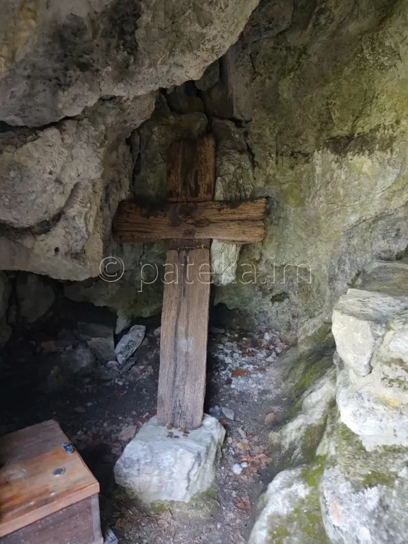 Отшелничешката пещера на Св. Йоан Рилски над Руенския манастир