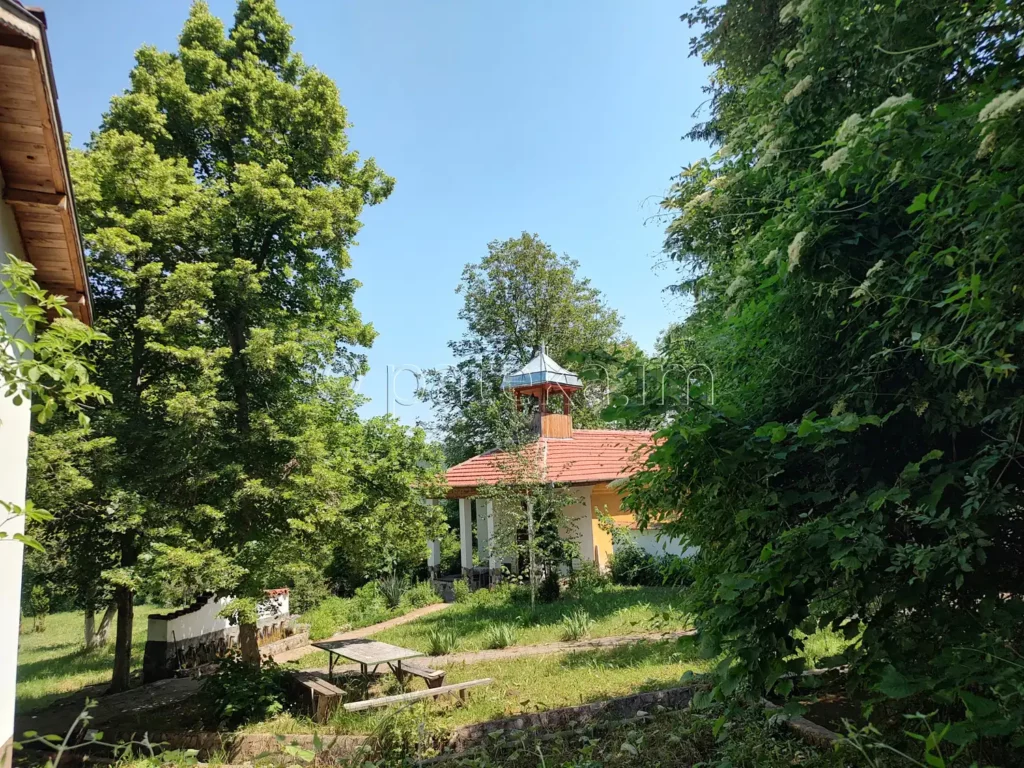 Храм Св. Анна в Смоличанския манастир