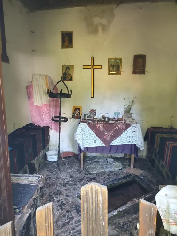 Аязмото в двора на Смоличанския манастир Св. св. Йоаким и Анна