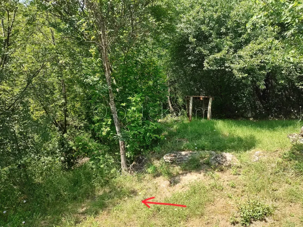 Пътечката за водопад Св. Никола в близост до едноименната църква край с. Вуково