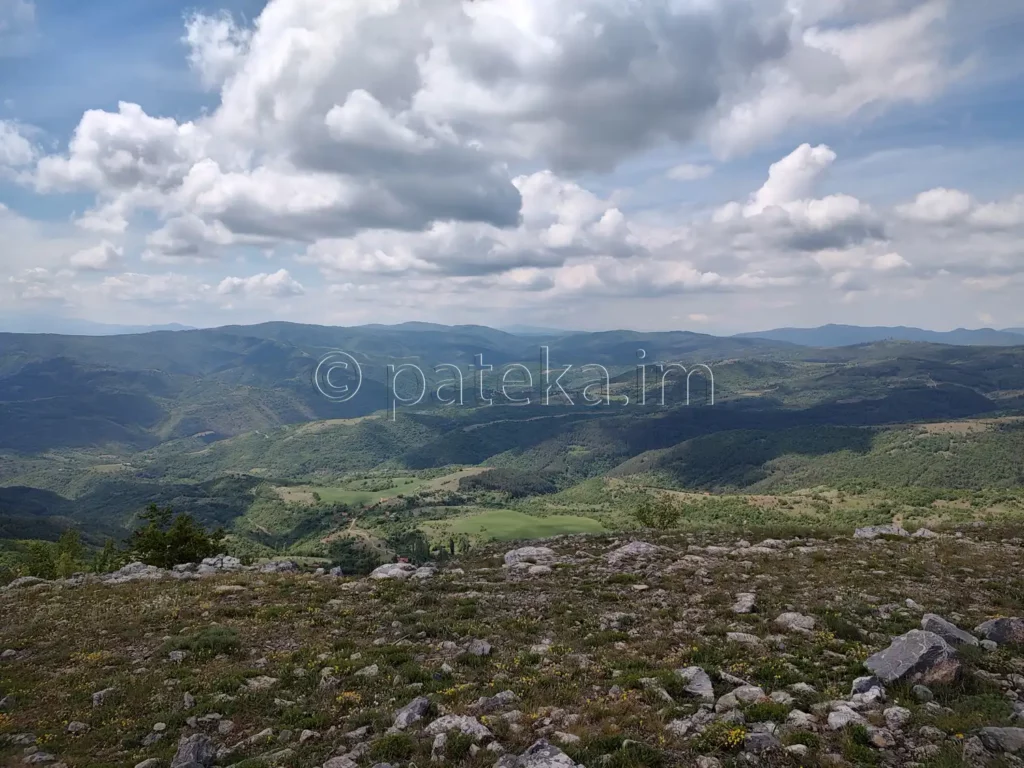 Гледка от връх Бобошевски Руен