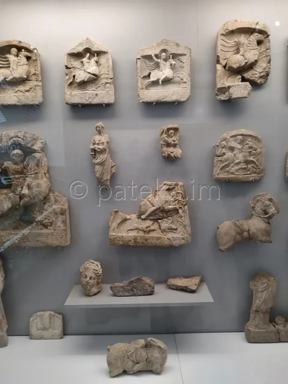 Оброчни плочки на Тракийския конник