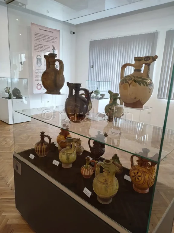 Бусинска керамика в регионалния исторически музей в Перник