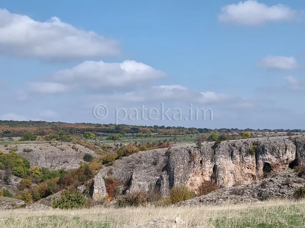 Гледки към каньона на река Ръчене край Камено поле
