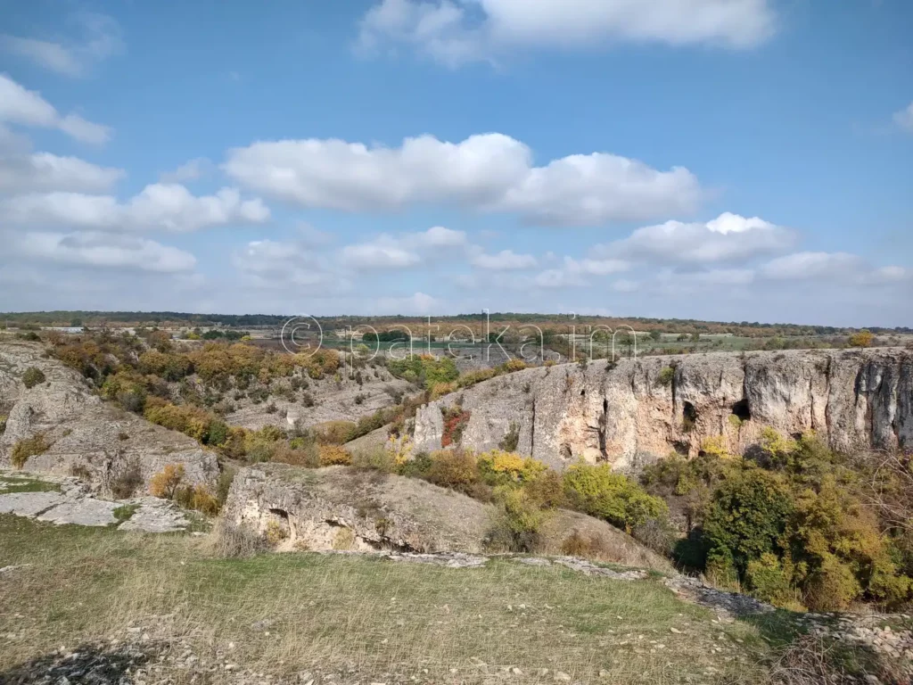 Гледки към каньона на река Ръчене край Камено поле