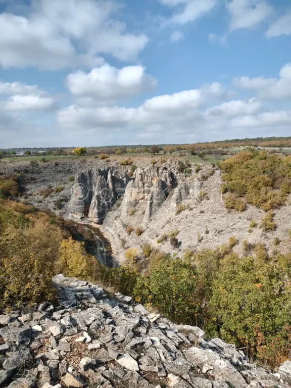 Гледки към каньона на река Ръчене край Камено поле