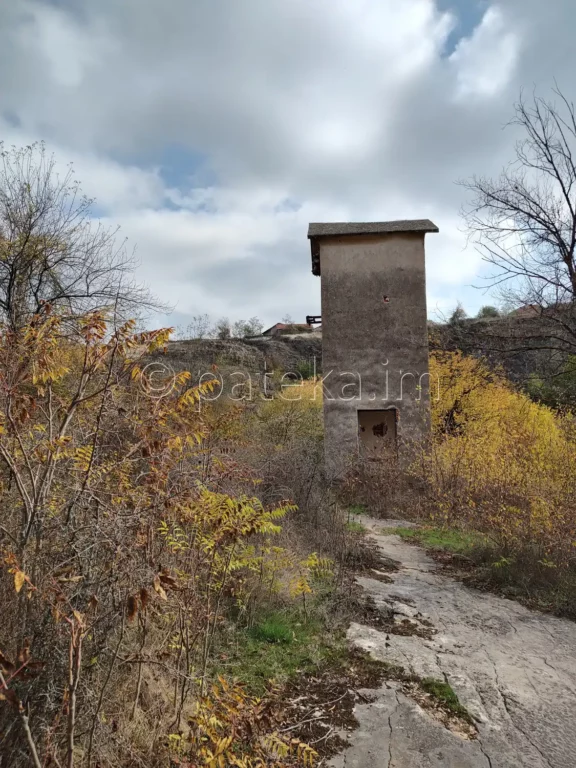 Изоставен трафопост