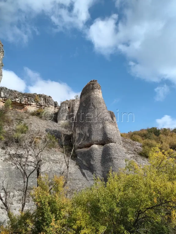 Чуклите в ждрелото на река Ръчене край с. Камено поле