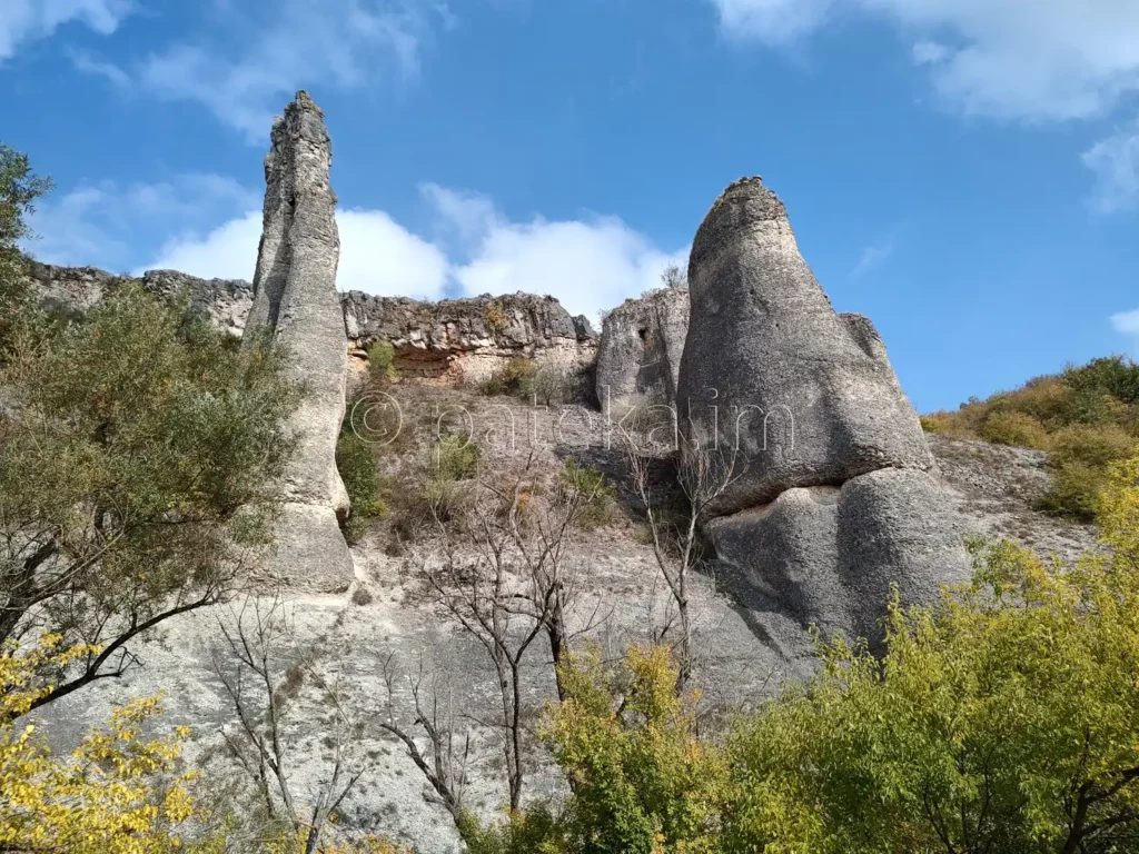 Скални образувания Чуклите в ждрелото на река Ръчене край с. Камено поле