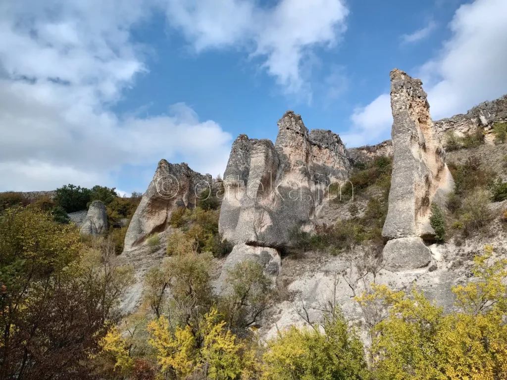 Скални образувания Чуклите в ждрелото на река Ръчене край с. Камено поле