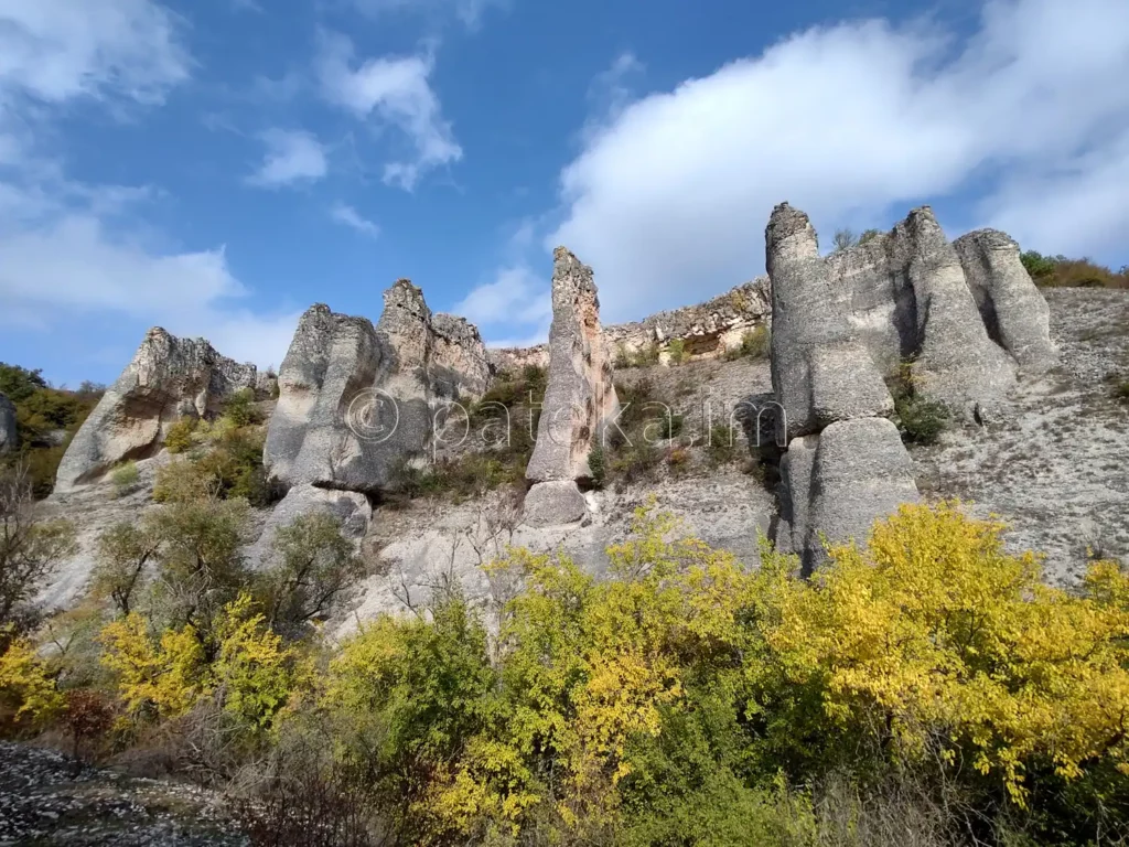 Скални образувания Чуклите в ждрелото на река Ръчене край с. Камено поле