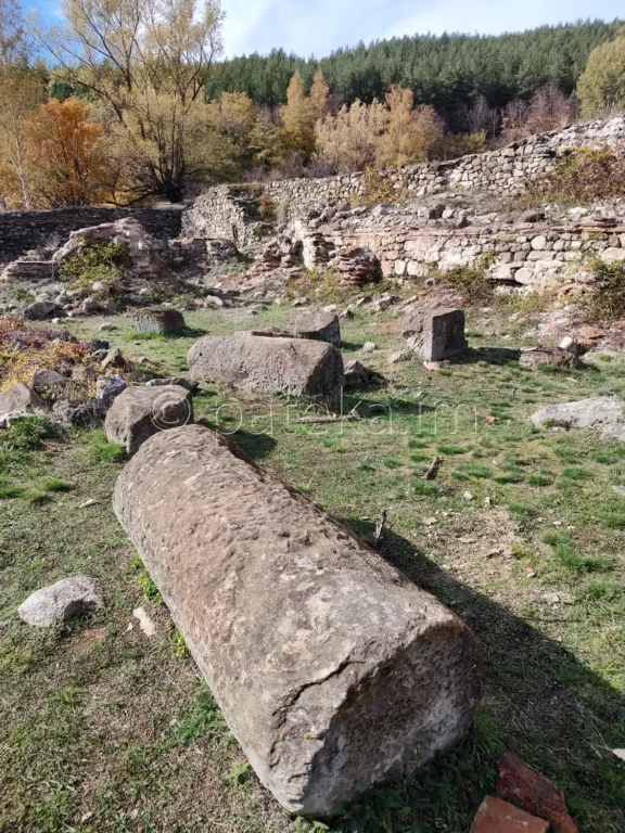 Руините при Еленската базилика край Пирдоп