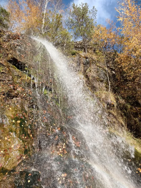 Антонски водопад Пеперудата през есента