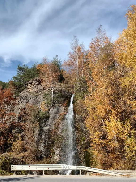 Антонски водопад Пеперудата през есента