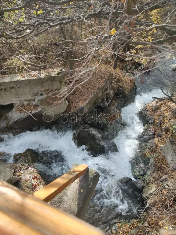 Водопад под моста при Златишкия водопад